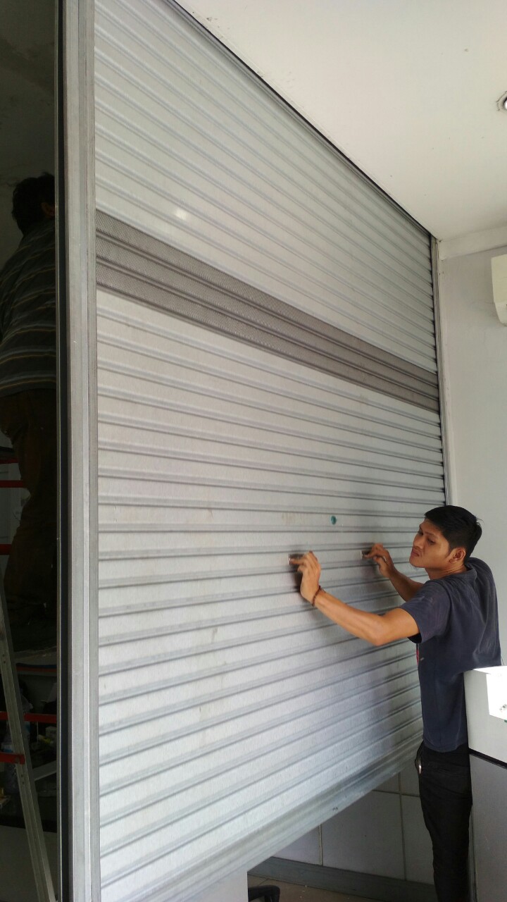 Rolling door model slad